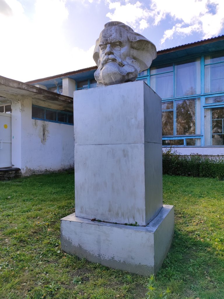 Бюст Карла Маркса Пятовск снимок