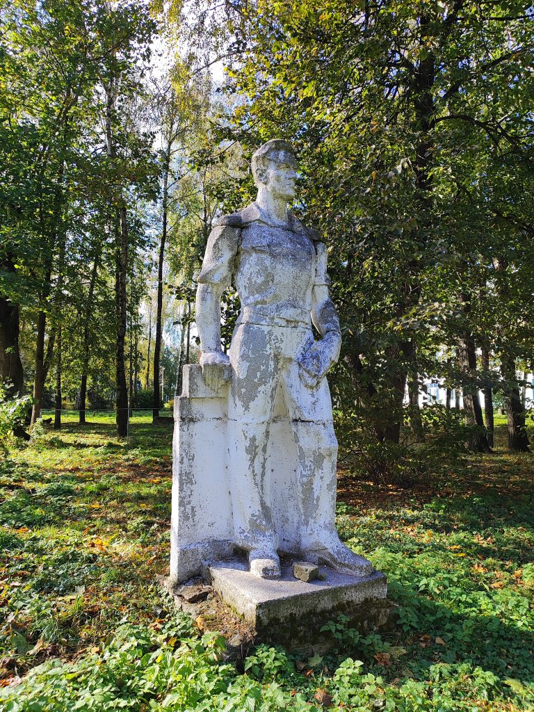 фигура мужчины советская скульптура Пятовск Стародубский М. О.