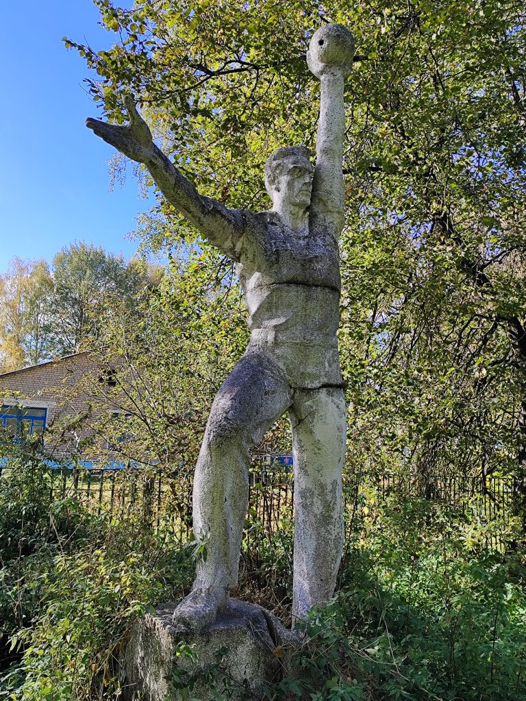 Советская скульптура «Спутник». Пятовск. 7