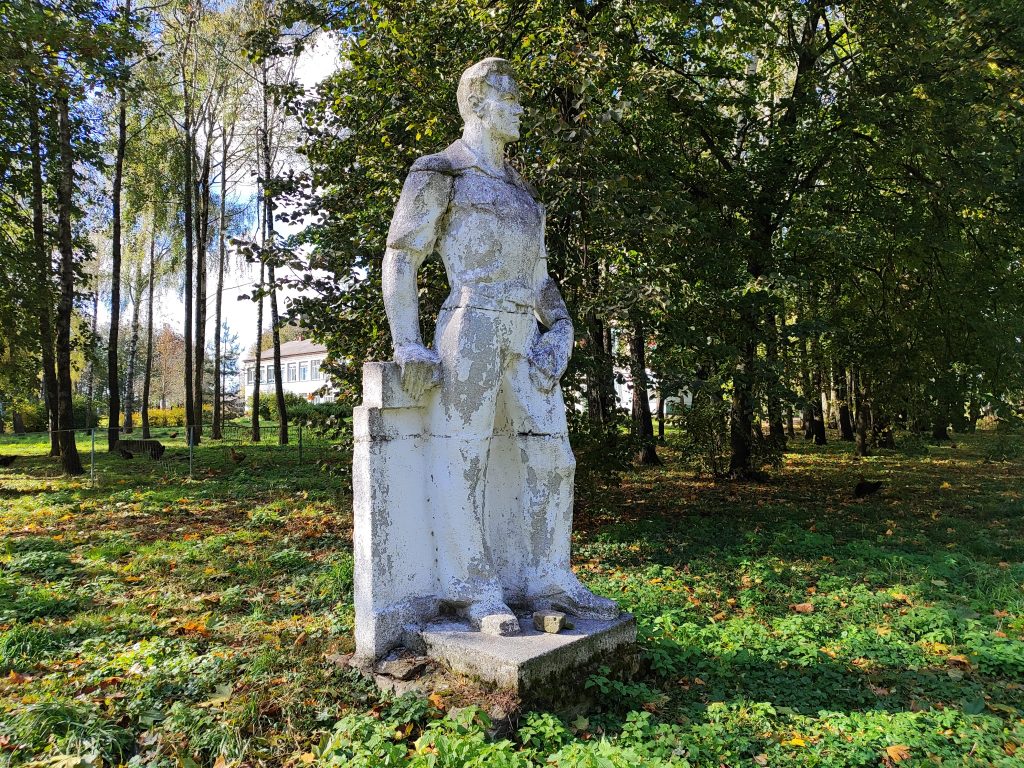 фигура мужчины советская скульптура Пятовск Стародубский М. О. 8