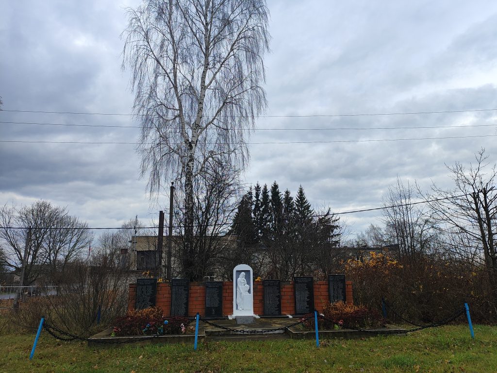 Мемориал "Скорбящая Мать" посвящённый Воинам погибшим в годы Великой Отечественной Войны. Каташин.