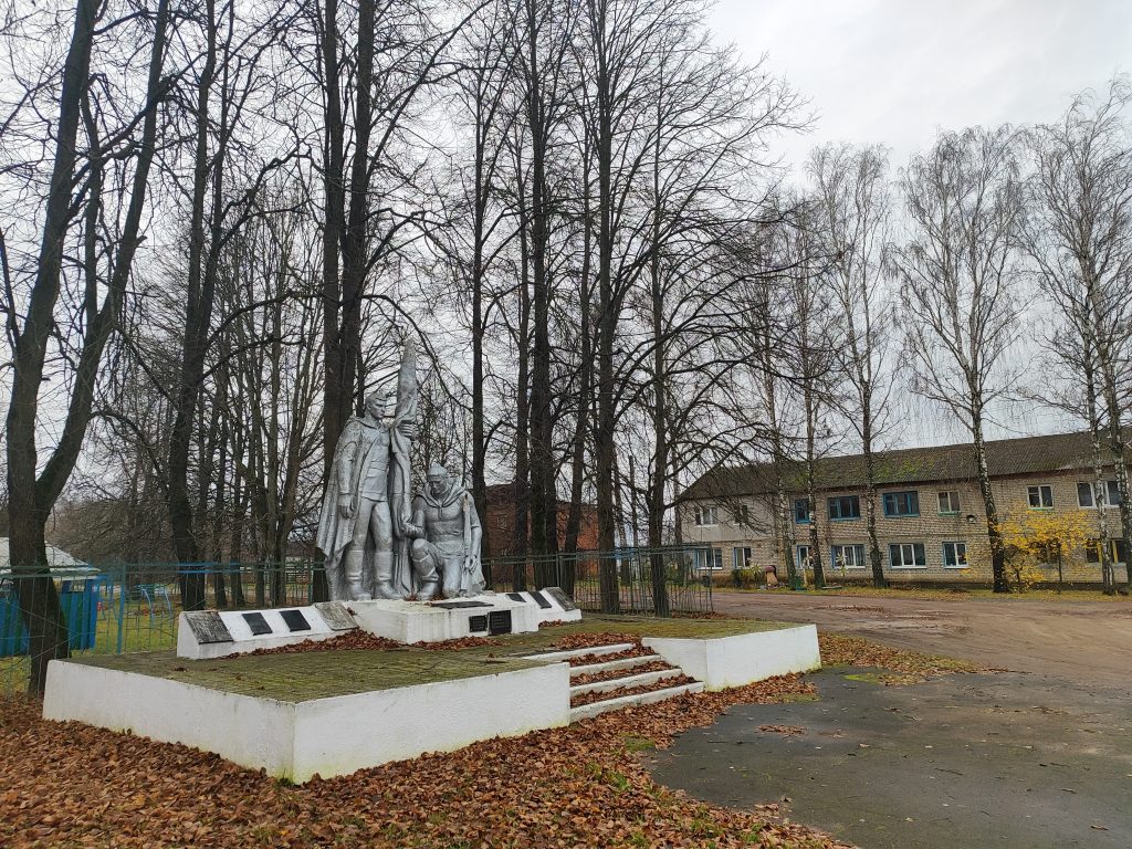 Мемориал Жителям погибшим в годы Великой Отечественной Войны. Тростань 16