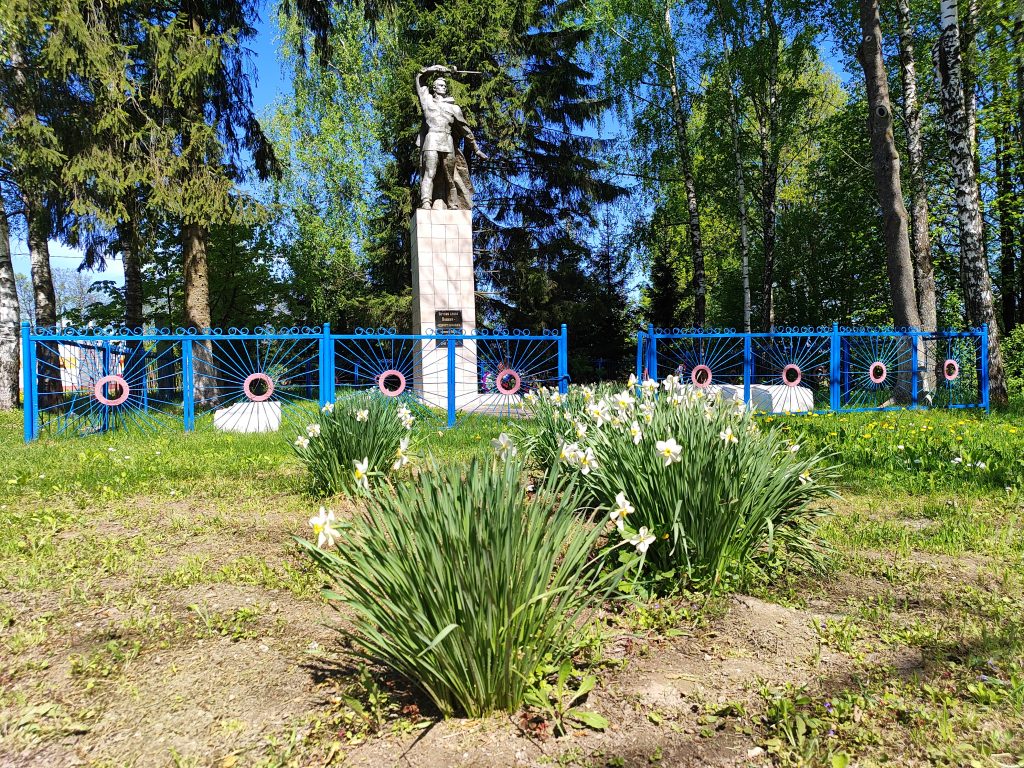 Мемориал Воинам односельчанам погибшим в ВОВ Симонтовка 21