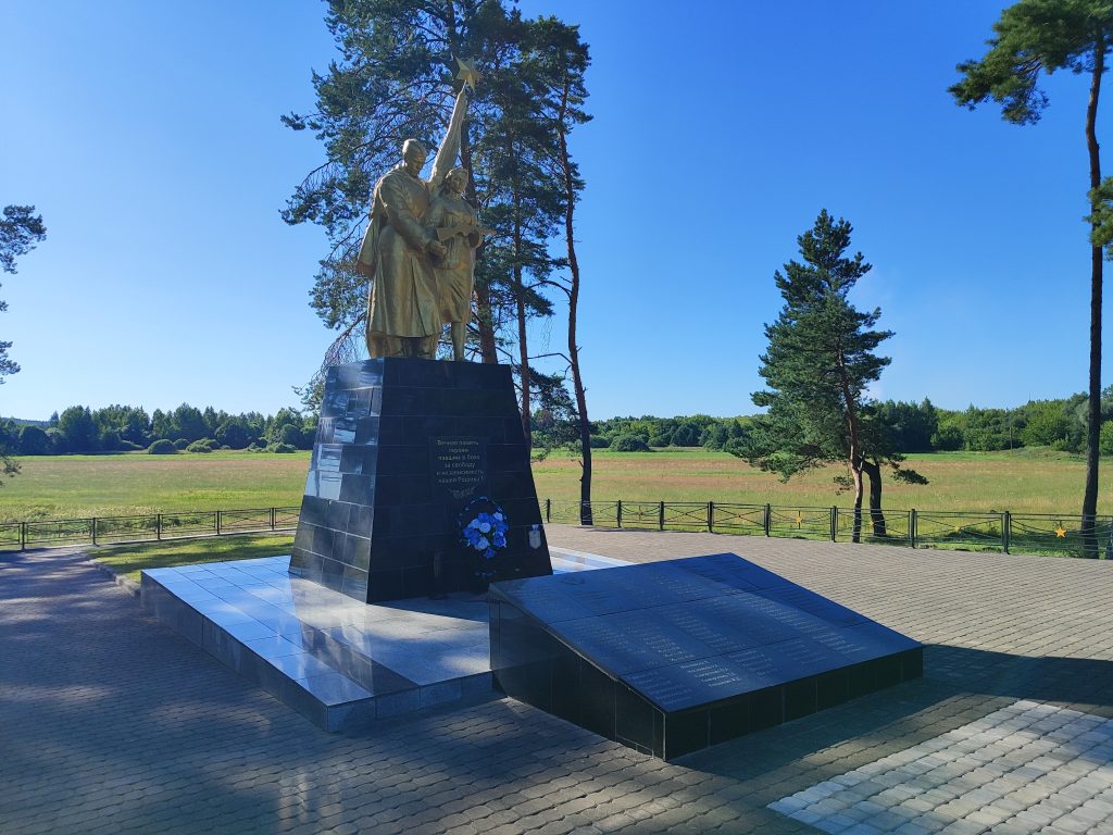 Братская могила советских воинов, партизан и жертв фашизма, г. Костюковичи, Костюковичский район, Могилевская область 2