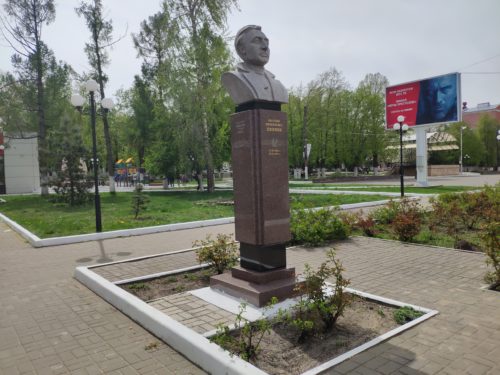 Памятник Евгению Михайловичу Беляеву. Клинцы.
