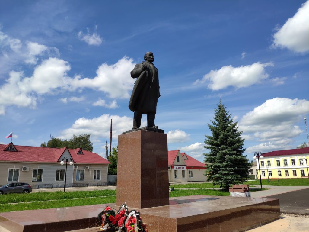 Мглин брянская область. Город Мглин Брянской области. Памятник Ленину Клинцы. Мглин достопримечательности. Памятник Ленину г.Мглин.