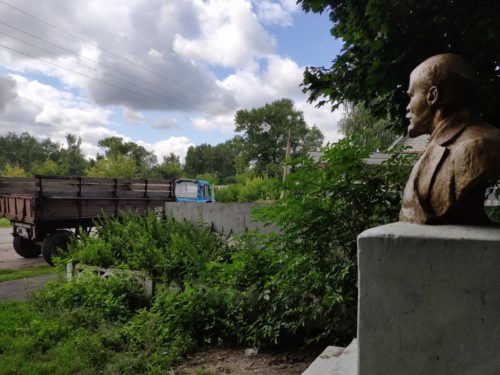 В.И. Ленин памятник в селе Павличи Клинцовского района