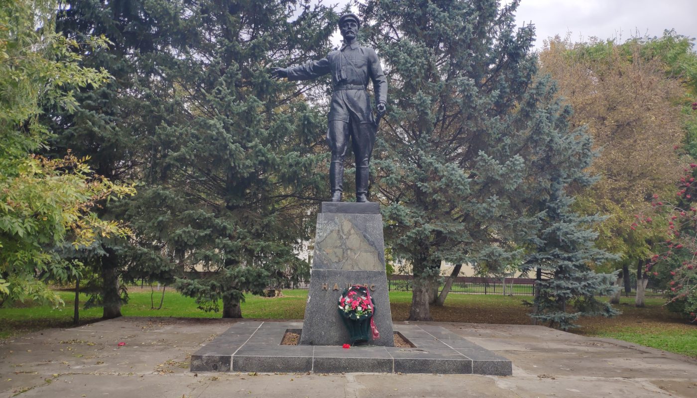 Унеча Памятник Щорсу