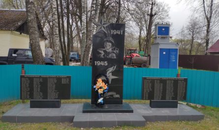 Мемориал землякам павшим в боях за Родину. Петрова Буда.