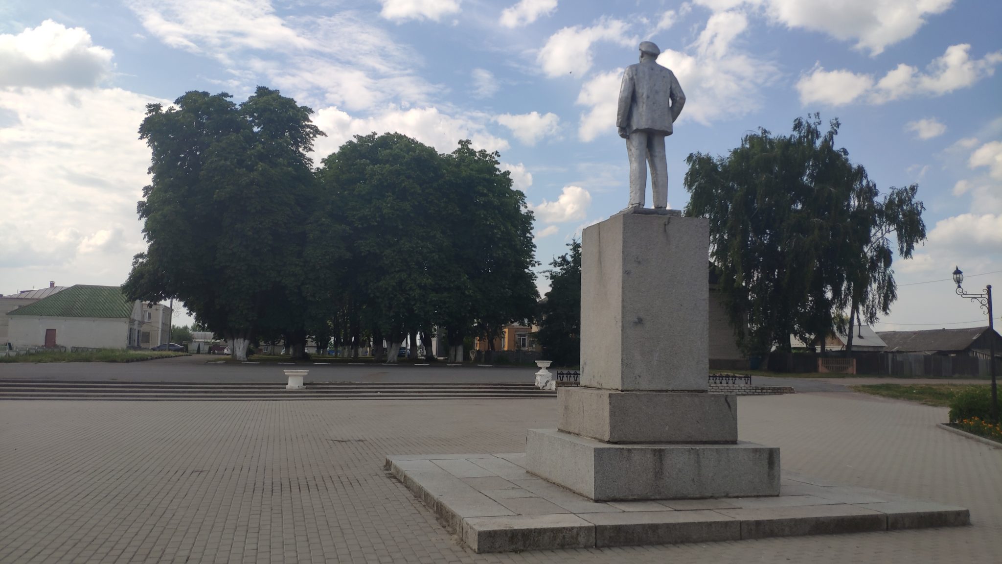 Дмитровский Погост памятник Ленину и