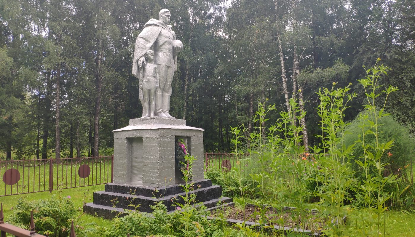 Братская могила Воробейня 8 неизвестных солдат