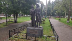 Семейный Сквер памятник Памятник Петру и Февронии в Сельцо