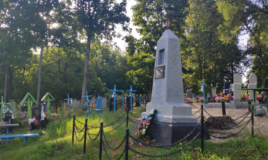 Братская могила 5 советских воинов. Смолевичи.