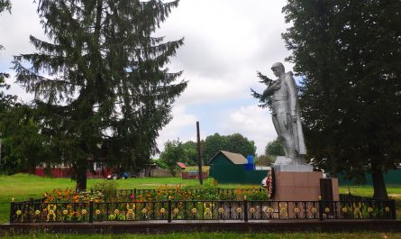 Мемориал советским воинам, погибшим в годы Великой Отечественной войны. Белогорщь.