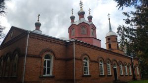 Православный каменный храм в посёлке Клетня Брянской области фото