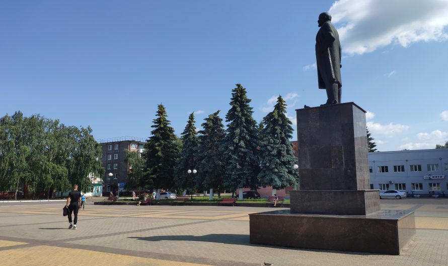 Памятник Ленину. Карачев.