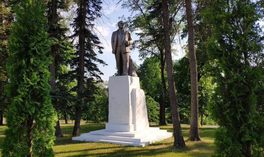 Памятник Ленину. Кокино.