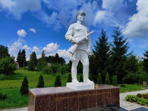 мемориал Голубея Дубровский район братская могила фото скульптура