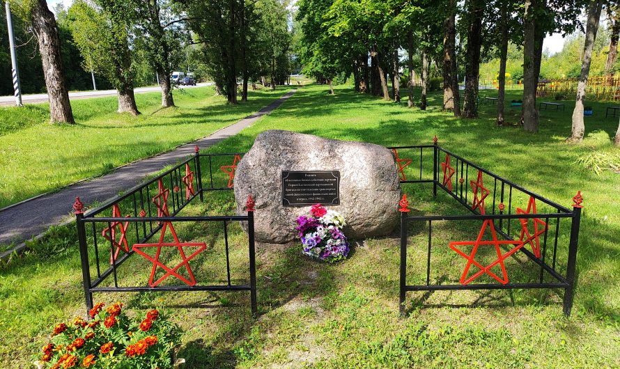 Памятный знак в память об активных боевых действиях партизан Первой Клетнянский партизанской бригады. Алешня.
