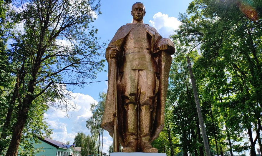 Мемориал Воинам и Партизанам-землякам, погибшим в годы Великой Отечественной войны. Алешня.