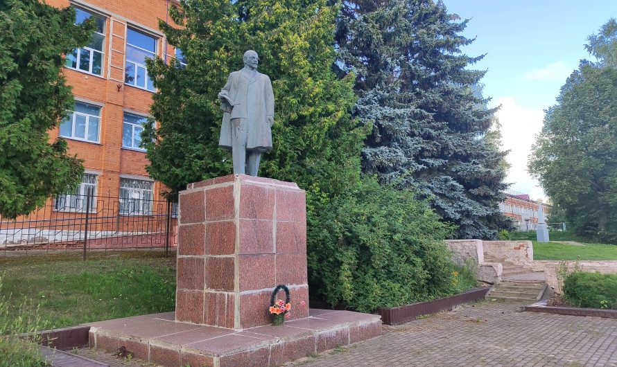Памятник Ленину. Рогнедино.