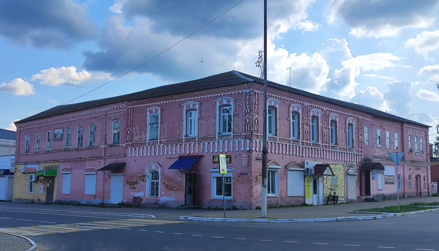 интересный дом в Рогнедино улица Ленина дом 27 старый