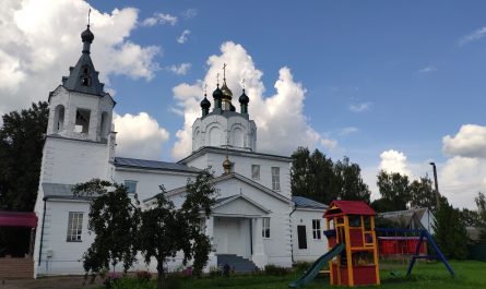 Храм Паисия Величковского в посёлке Дубровка Брянской области