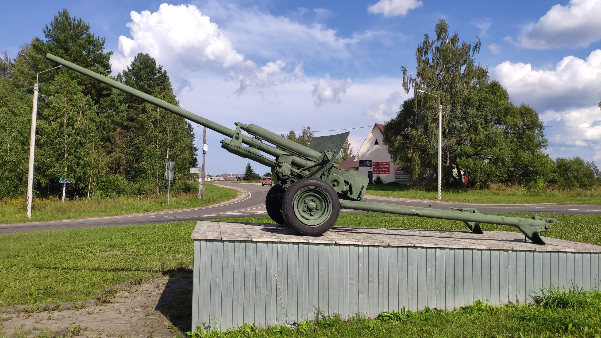 Противотанковое орудие ЗиС-2 обр. 1944 года. Памятник в честь 65-летия  Победы. Дубровка. | ВСТОРОНЕ.РУ