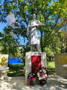 памятник воинам погибшим в Великой Отечественной Войне село Красновичи Унечский район воин с ппш