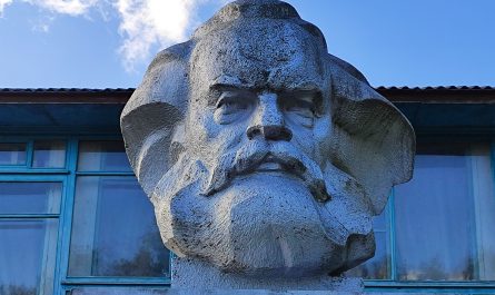 Скульптура Карла Маркса Бюст