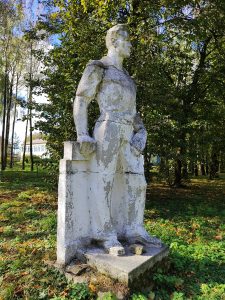 фигура мужчины советская скульптура Пятовск Стародубский М. О. 10