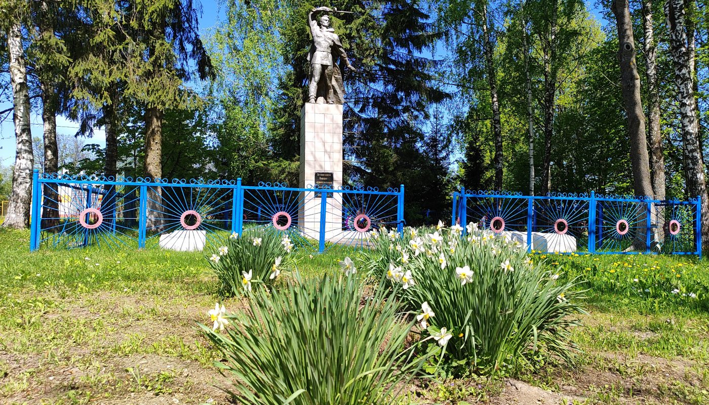 Братская могила 8 советских воинов Мемориал Воинам Односельчанам Симонтовка фото 2