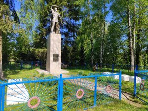 Братская могила 8 советских воинов Мемориал Воинам Односельчанам Симонтовка фото 4