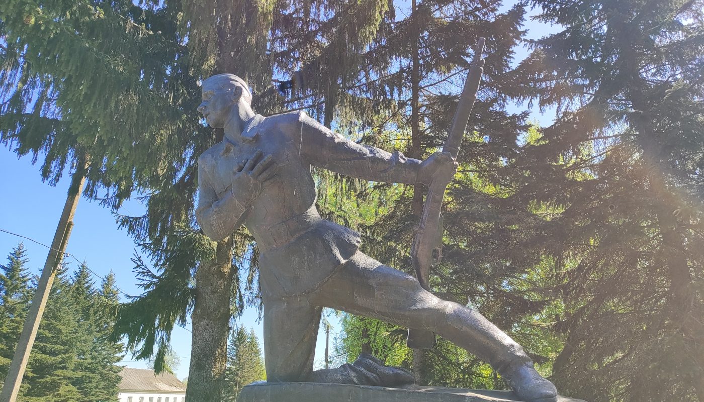 Село Дивовка Скульптура солдата памятник фото 7