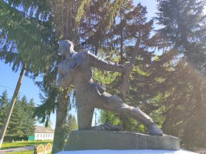 Село Дивовка Скульптура солдата памятник фото 7