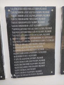 Памятник ВОВ в селе Новая Романовка скульптура солдата мемориал фото 4