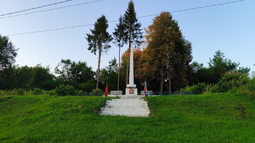 Обелиск погибшим воинам в годы Великой Отечественной войны. Лотаки. 6