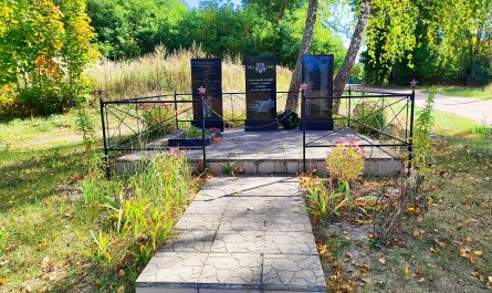 Братская могила. Мемориал Кузнецы Гордеевский район