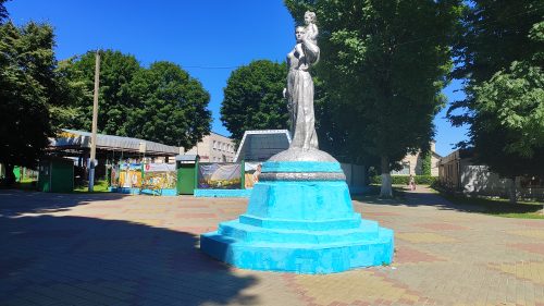 Скульптура в парке Хотимска 5