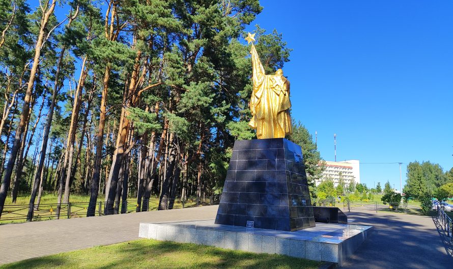 Братская могила советских воинов, партизан и жертв фашизма. Костюковичи.